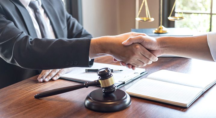 Smoak-Hudson-Law-attorney-handshake